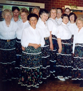 Die Seniorentanzgruppe aus Herz-Jesu, verstärkt durch einige andere Damen